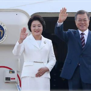 문재인 대통령과 수행단이 평양으로 출발했습니다. 잘 다녀오겠습니다  2018-09-18 