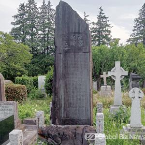 세번째 방일 때 일본조사사찰단 13명 인솔한 뒤 동경외국어학교 교사 취직... 김옥균에 현안 소상 소개해