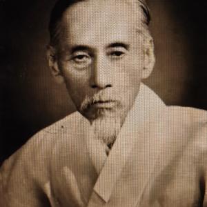 1912년 학교 설립 후학 양성 후 일제 탄압, 상해 건너가 독립투쟁 후 고향 순천 돌아와 야학 운영 및 농민 운동 투신