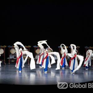 (五鉉 대종사, 만해축전에서 춤 권유하며 화두 줘 ... 영혼이 깃든 춤’ 창안(創案)해 2001년 발표